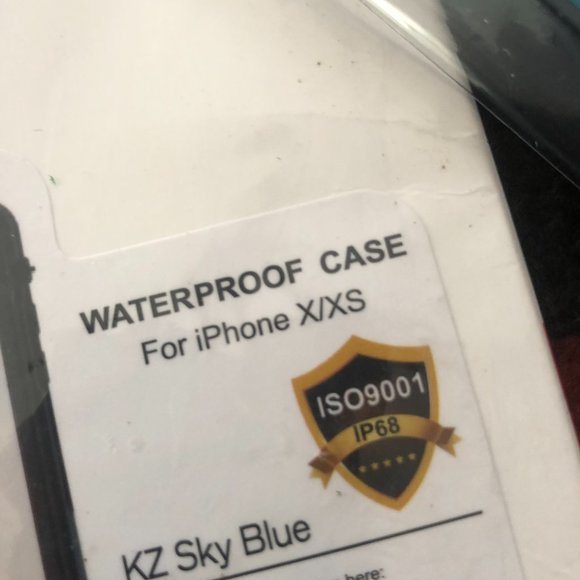 CellEver Waterproof Case for iPhone Xs/iPhone X (Black) - Picture 3 of 6